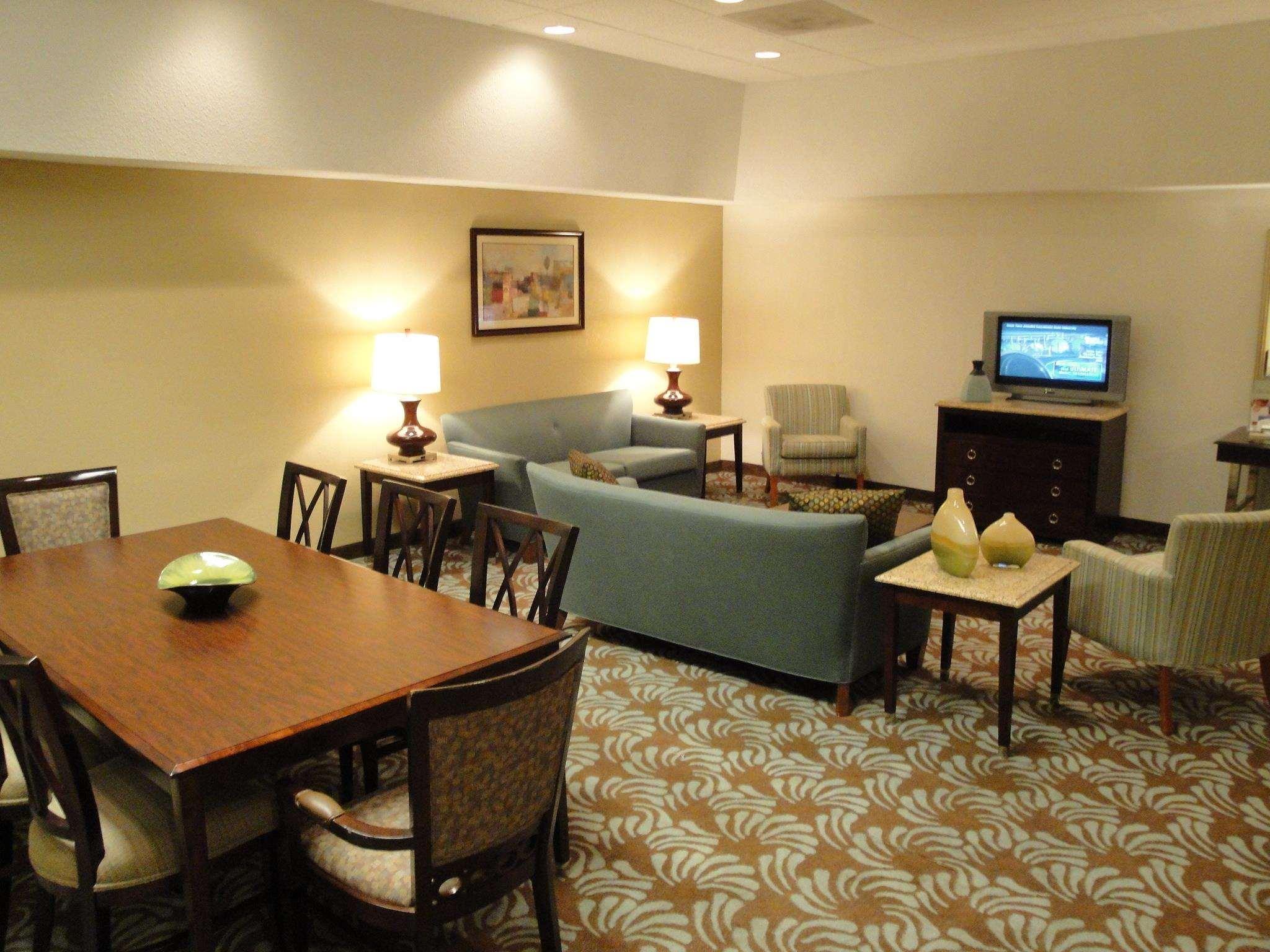 Doubletree By Hilton Augusta Hotel Room photo